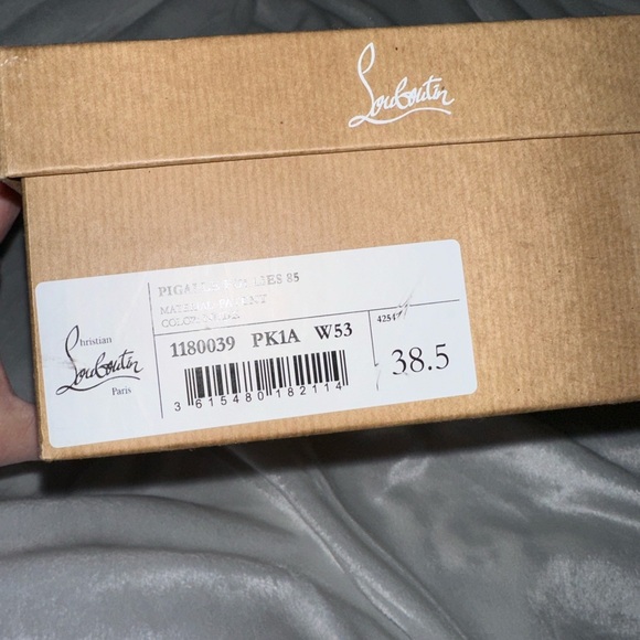 Christian Louboutin pumps ￼
Size 38.5 - Picture 6 of 11